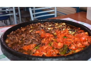 Kahramanmaraş’ın Vazgeçilmez Sokak Lezzeti ’’Eli Böğründe’’