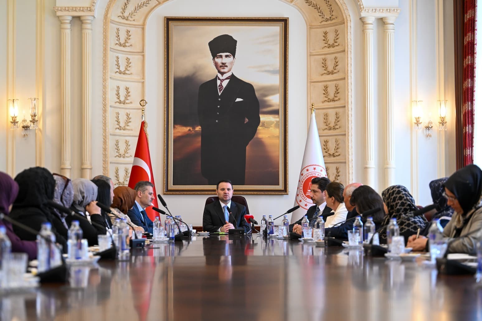 bakan-gurlek-uyusturucu-madde-kullanimi-gunumuzun-en-buyuk-sorunlarindan-biri