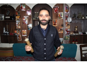 İş Yerini Tarihi Eşyalarla Donattı, Gençlerin Ve Turistlerin İlgi Odağı Oldu