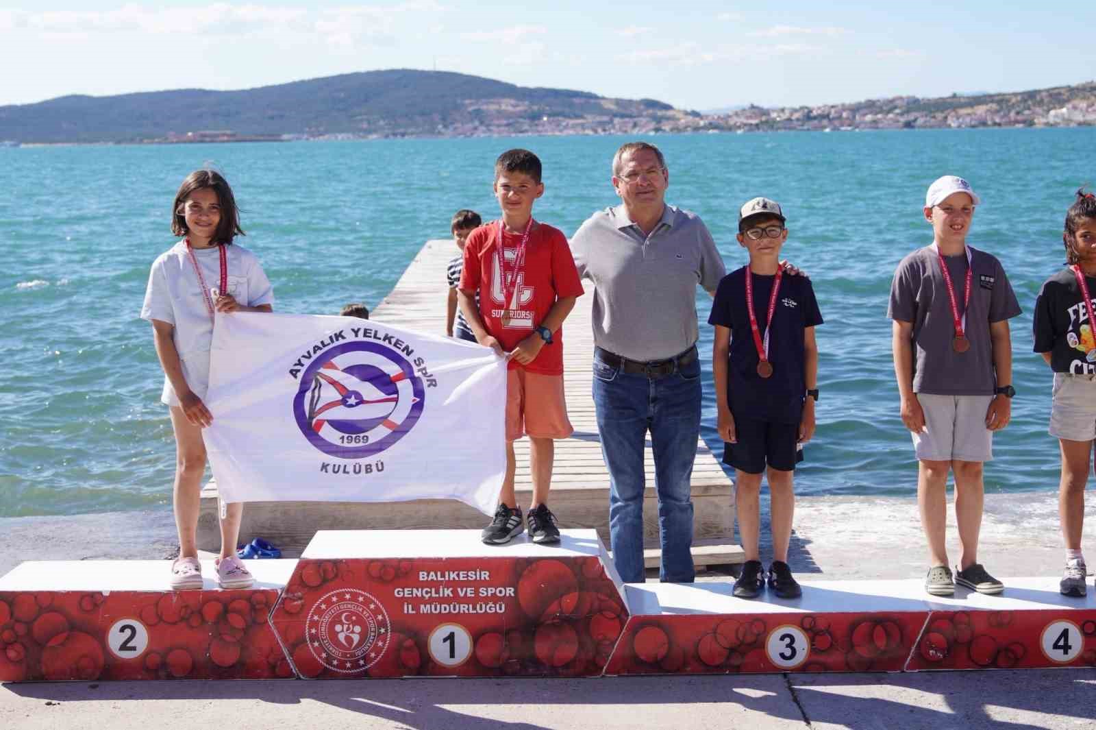 baskan-mesut-ergin-bolge-yelken-yarislari-nda-sporcularin-heyecanina-ortak-oldu