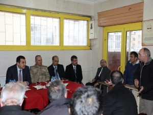 Vali Öksüz, Yenişehir Mahallesi’nde Vatandaşlarla Buluştu