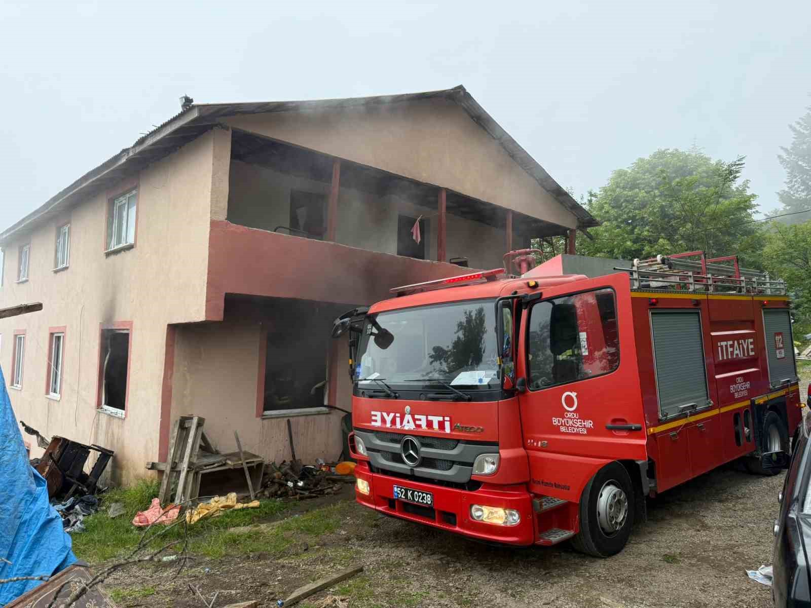ordu-da-2-katli-evde-yangin
