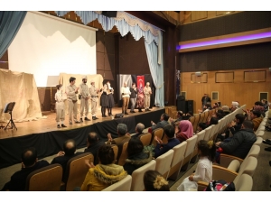 Karaköprü’de ‘Çanakkale Sargı Yeri’ Oyunu Sahnelendi