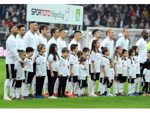 Spor Toto Süper Lig: Beşiktaş: 0 - Göztepe: 0 (Maç Devam Ediyor)