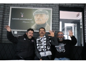 Beşiktaş Aşkını Defterlere Not Ediyor