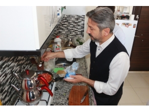 Milletvekili Aydın, Öğrencilere Kendi Elleriyle Menemen Yaptı