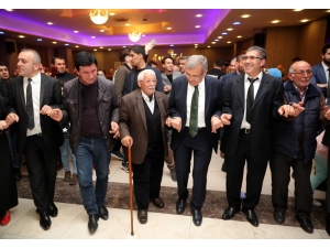 Murat Aydın Ardahanlı Hemşehrilerle Halay Çekti