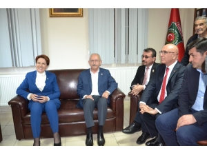 Kılıçdaroğlu Ve Akşener, Şehitler Ve Gaziler Derneğini Ziyaret Ettiler