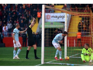 Spor Toto Süper Lig: İm Kayserispor: 1 - Medipol Başakşehir: 0 (İlk Yarı)