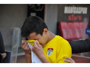 Gözyaşlarına Boğulan Futbolcuları Taraftar Teselli Etti