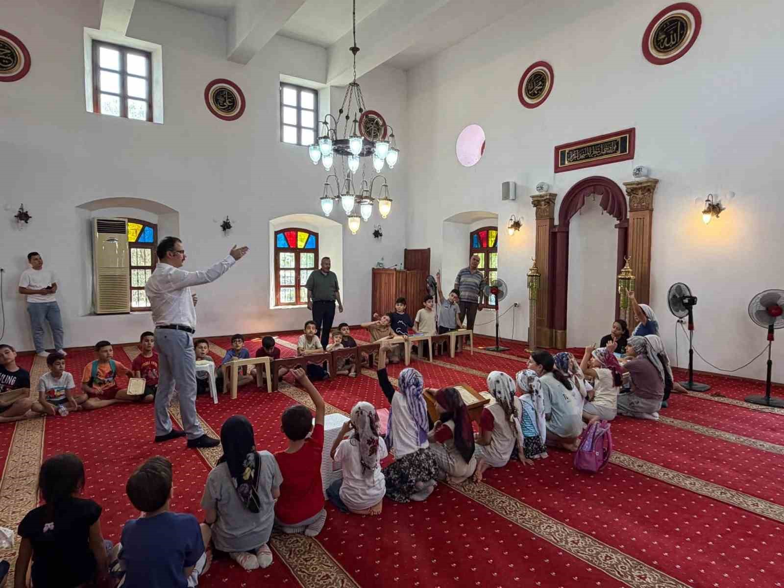 kaymakam-ates-kur-an-kursu-ogrencileriyle-bulustu