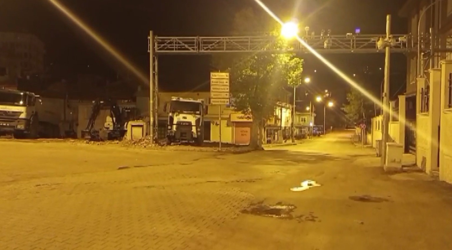 adana-da-deprem-uyuyorduk-besik-gibi-sallandik