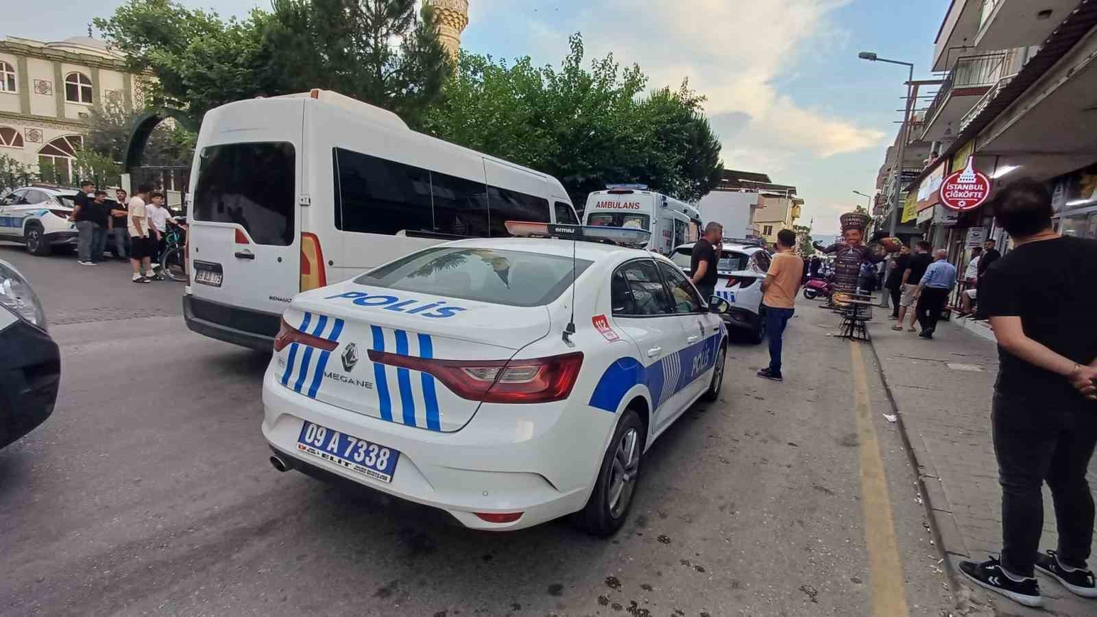 iki-grup-arasinda-kavga-cikti-bir-polis-yaralandi