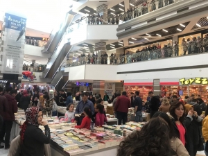 Kaysermall Outlet‘de Sevilen Kitaplar Okuyucularıyla Buluşuyor