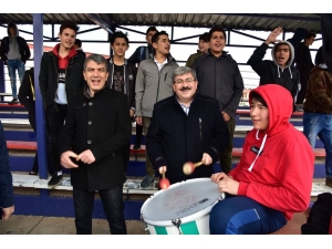 Başkan Can Tribüne Çıktı, Amigo Gibi Davul Çalıp Tezahürat Yaptı