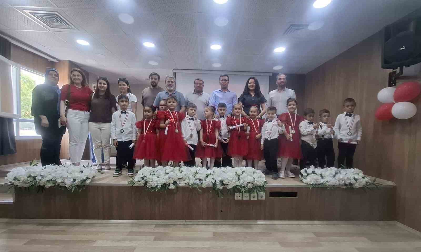 yeni-okulda-ilk-sahne