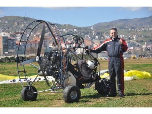 Belediye Başkan Adayı Paramotorla Uçtu