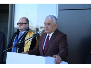 Yangın Çıkan Üniversitede Eğitime Kaldığı Yerden Devam Edildi