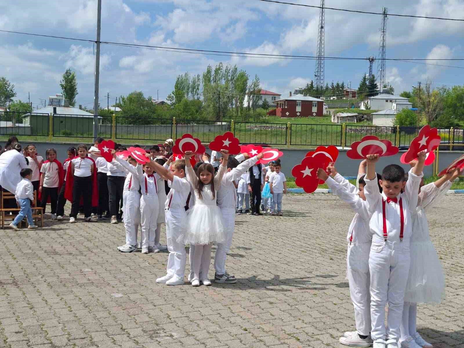 arpacay-ataturk-ilkokulu-nda-yil-sonu-senligi-ve-mezuniyet-coskusu