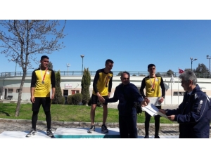 Polis Okulu Öğrencileri Madalyaları Topladı