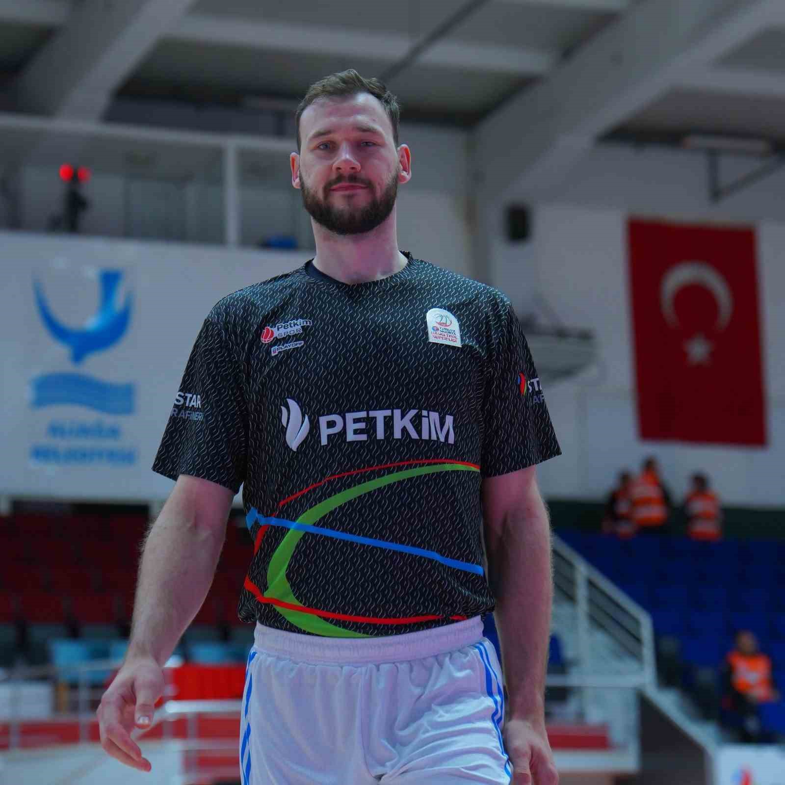 aliaga-petkimspor-da-martynas-sajus-ile-yollar-ayrildi