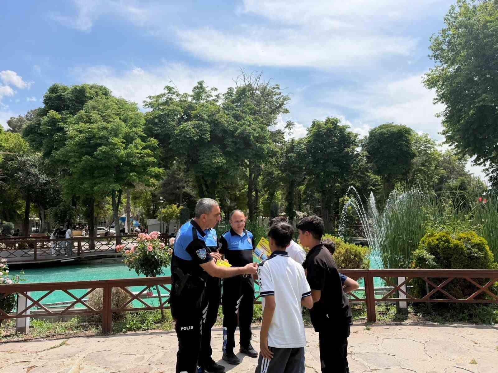 malatya-da-polis-ekiplerinden-bogulma-vakalarina-karsi-farkindalik-calismasi