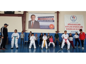 Develi’de Mücadele Sporlarına Yoğun İlgi