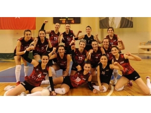 Finallere Galibiyetle Başladılar