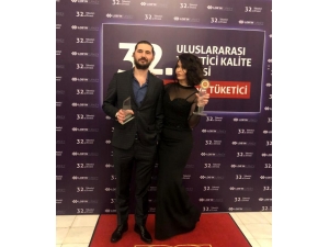 32.uluslararası Tüketici Zirvesi’nde Uzman Estetisyen Güngen’e Ödül