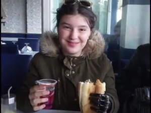 Sol Eli Olmayan Nuriye, Biyonik Eline Kavuşup Haluk Levent’le Düet Yaptı