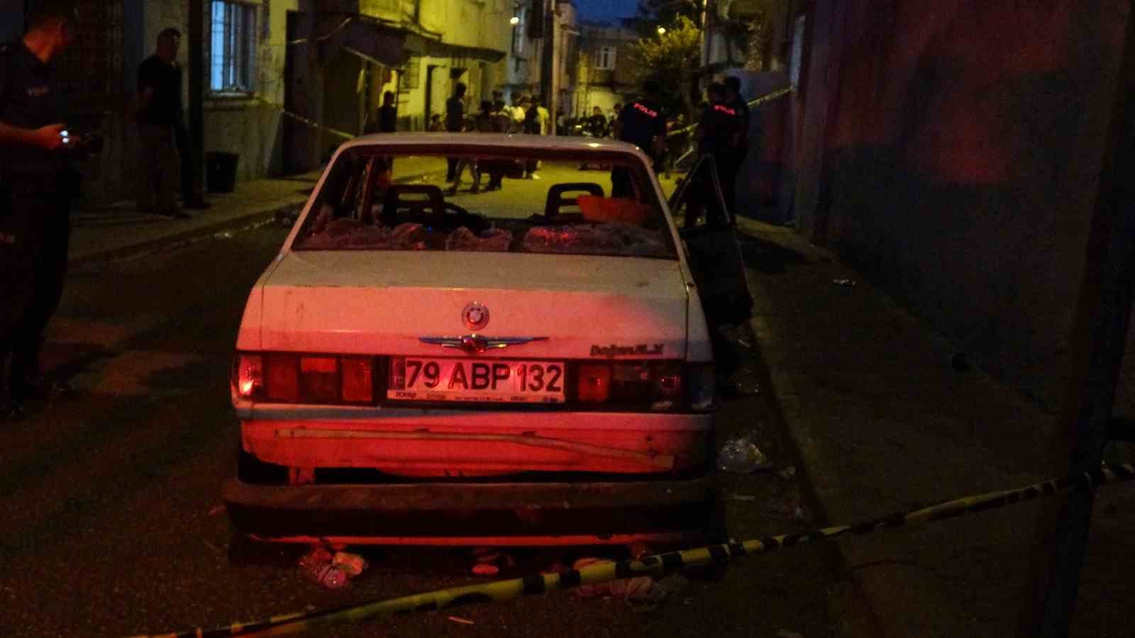 kilis-te-husumetli-ailelerin-kavgasinda-otomobil-dehseti-2-yarali