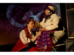 Anneler, ’Zafere Götüren Analar’ Oyunu İle İzleyici Karşısına Çıktı