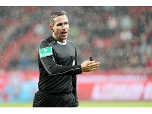 Arnavutluk-türkiye Maçını Tobias Stieler Yönetecek