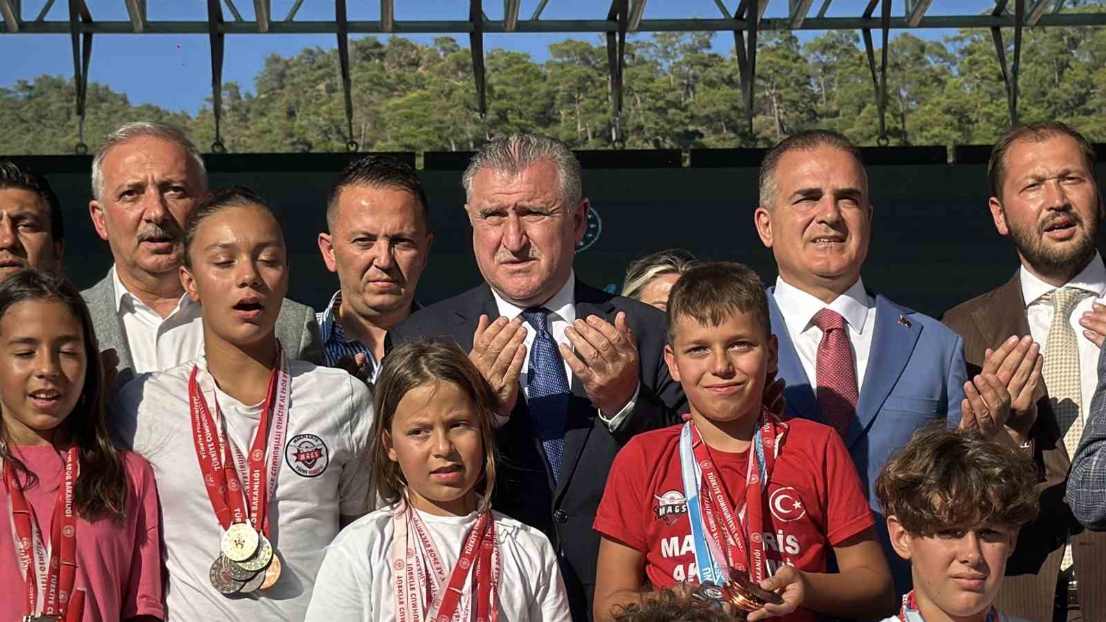 bakan-bak-tan-marmaris-e-olimpik-havuz-mujdesi