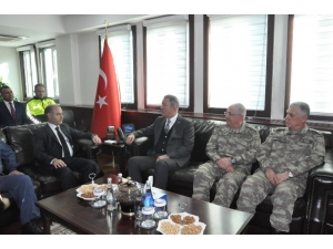 Milli Savunma Bakanı Akar Şırnak’ta