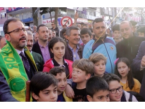 Bakan Kasapoğlu, Akçakoca’ya Yüzme Havuzu Ve Gençlik Merkezi Sözü Verdi