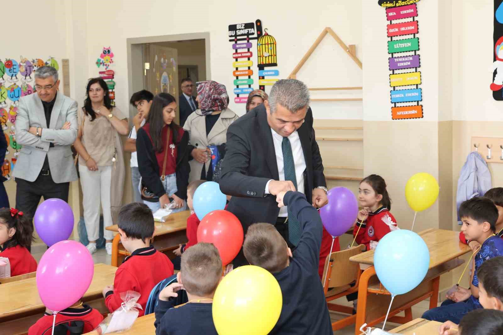 uyum-haftasinda-minik-ogrencilerin-heyecanina-ortak-oldular