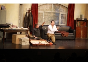 Sarıyer’de “Profesyonel” Adlı Tiyatro Oyunu Sanatseverlerle Buluştu