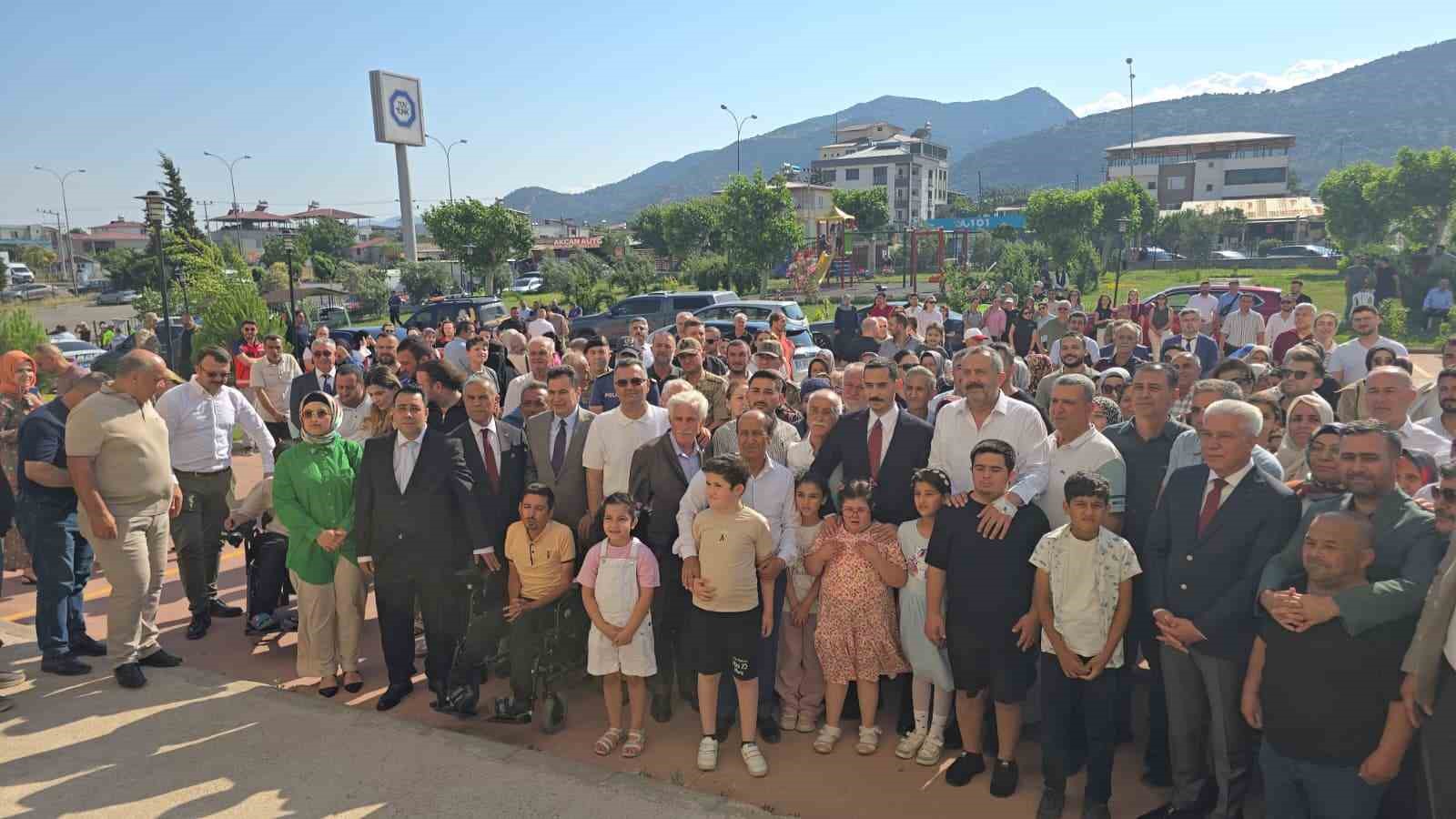 islahiye-ilcesi-kaymakam-mehmet-soylu-ya-konvoy-ve-gozyaslariyla-veda-etti