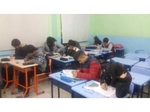 Öğretmenler Hiçbir Ücret Almadan Öğrencilerine Kurs Veriyor