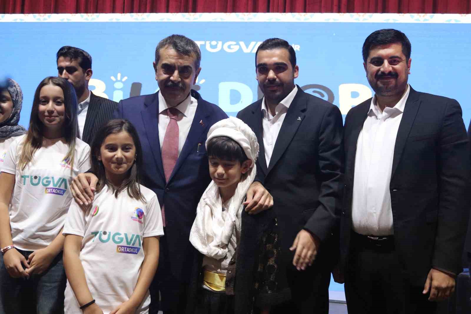 milli-egitim-bakani-tekin-yaz-okulu-ogrencileriyle-bulustu