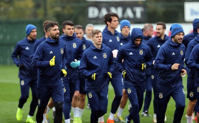 Fenerbahçe'de Yeni Futbolculara Form Tutma Şansı
