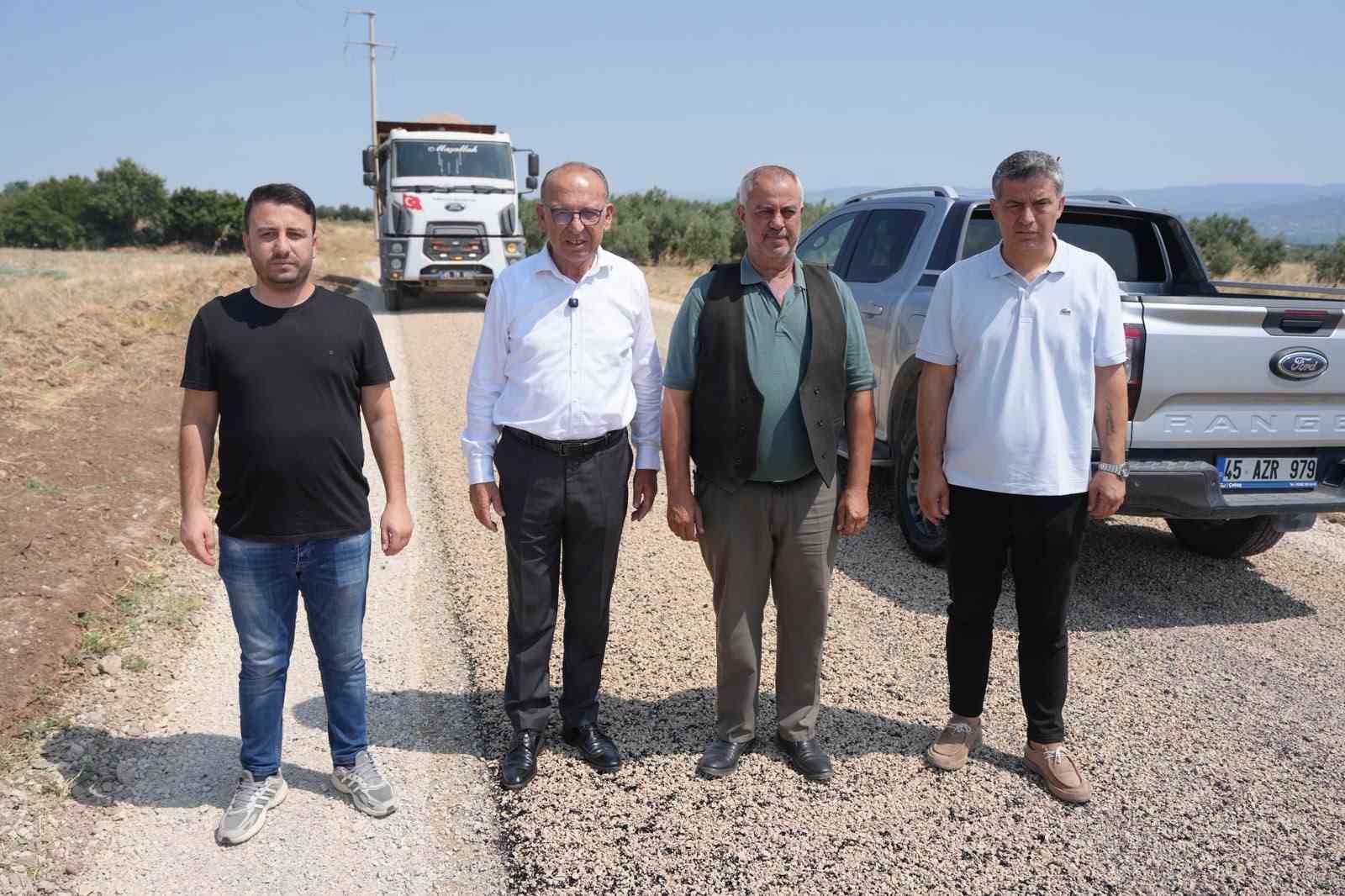 turgutlu-da-asfalt-mesaisi-hiz-kesmiyor