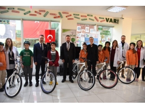 İzmit’te Bisiklet Dağıtımları Devam Ediyor