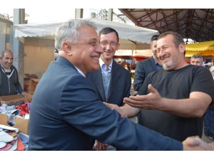 Özbek’e Anlamlı Hediye