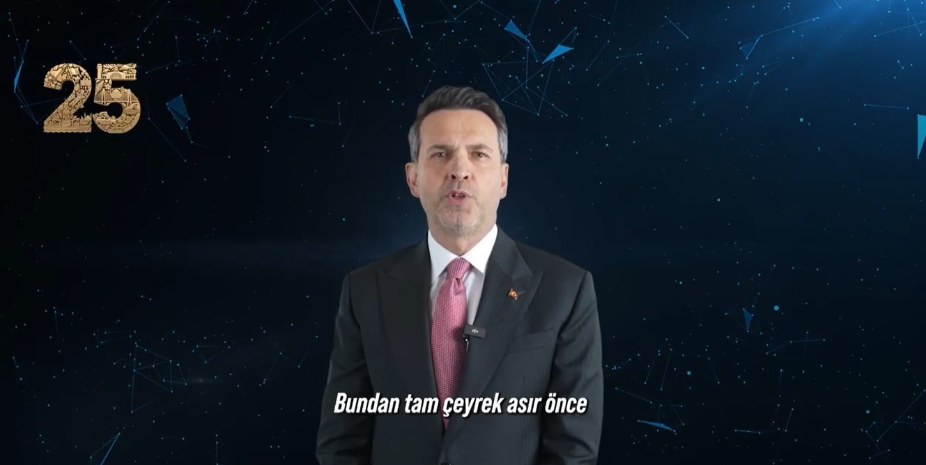 bakan-bayraktar-ak-parti-nin-25-inci-kurulus-yil-donumunu-kutladi