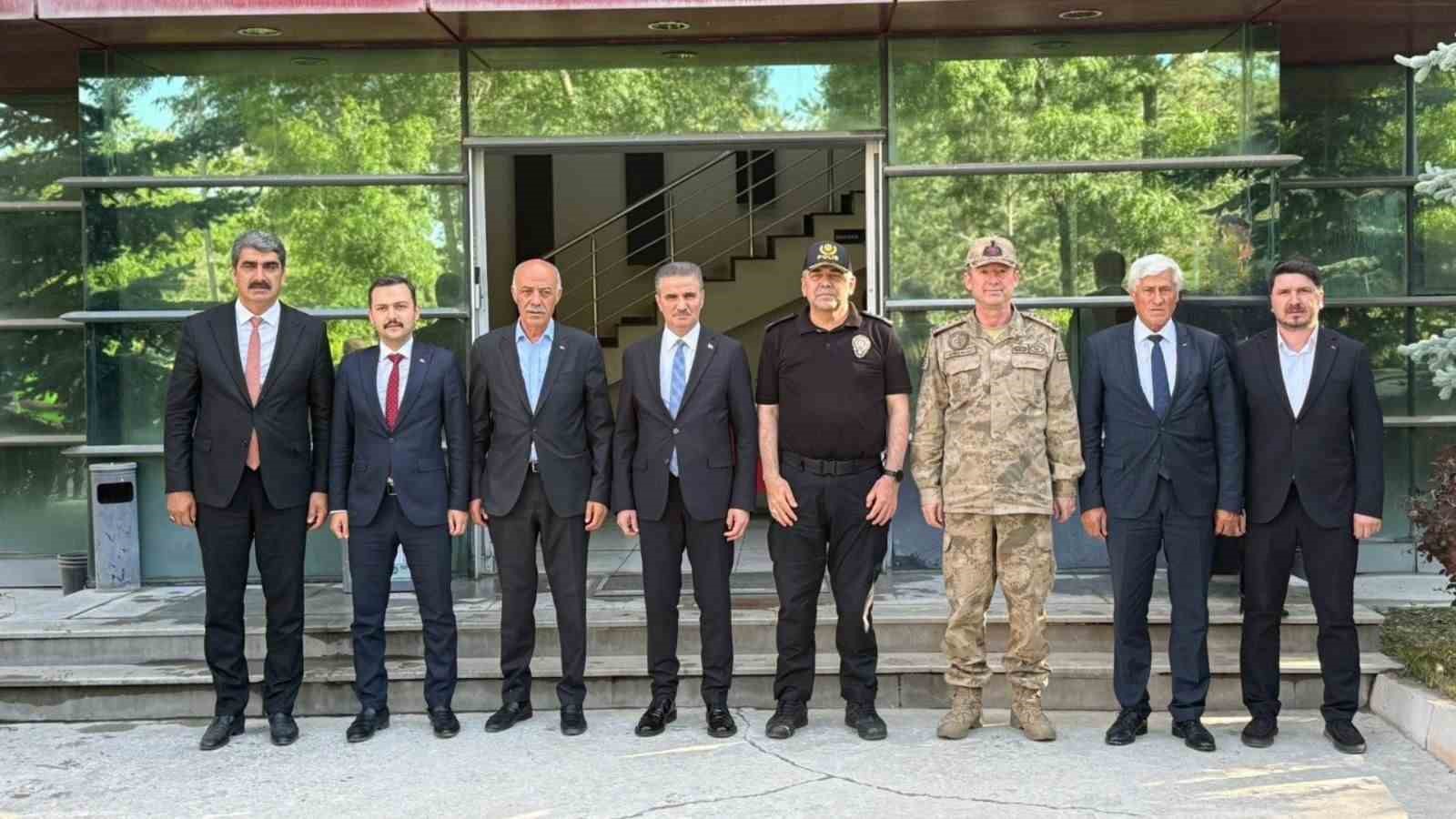 erzurum-protokolunden-askale-cimento-ya-ziyaret