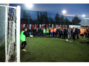 Büyükşehir Denizova Halı Saha Ve Tesisini Açtı