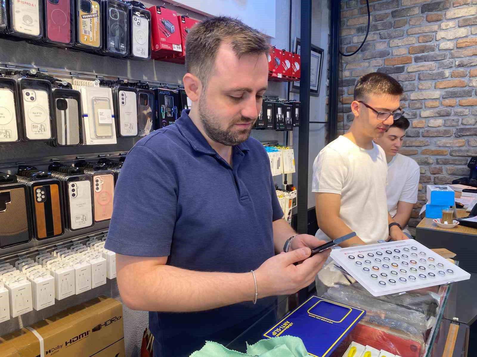 kalin-kilif-ve-uzun-sarj-suresi-sicak-havalardan-cep-telefonlari-icin-buyuk-risk