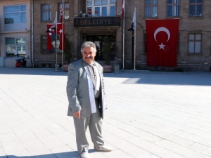 Hem Belediye Başkanlığına Hem De Muhtarlığa Aday